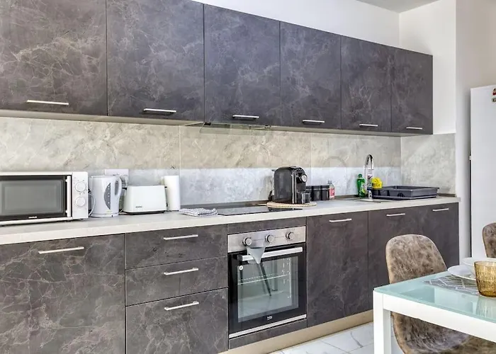 Ra5 - New, Bright & Spacious - Sliema-gzira Area! Apartamento Gzira